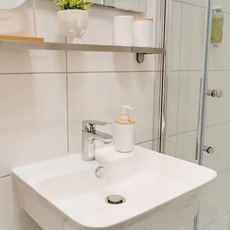 Oase Am Park Mit Terrasse- Zentral Und Ruhig-24-7 Self Check-in, Parkplatz An Der Strasse Apartment