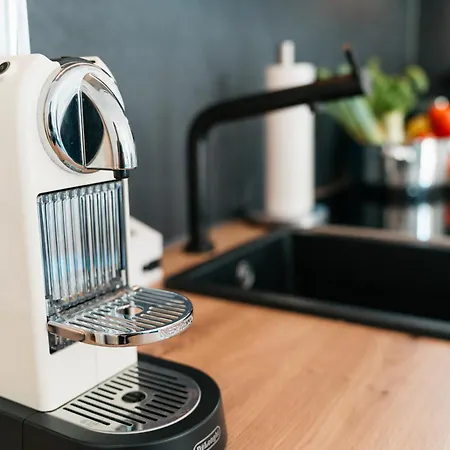 Apartment Oase Am Park Mit Terrasse- Zentral Und Ruhig-24-7 Self Check-in, Parkplatz An Der Strasse