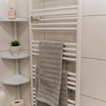 Oase Am Park Mit Terrasse- Zentral Und Ruhig-24-7 Self Check-in, Parkplatz An Der Strasse Vellmar