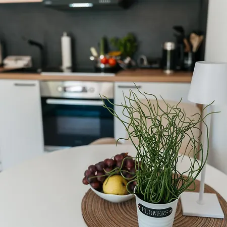 Apartment Oase Am Park Mit Terrasse- Zentral Und Ruhig-24-7 Self Check-in, Parkplatz An Der Strasse