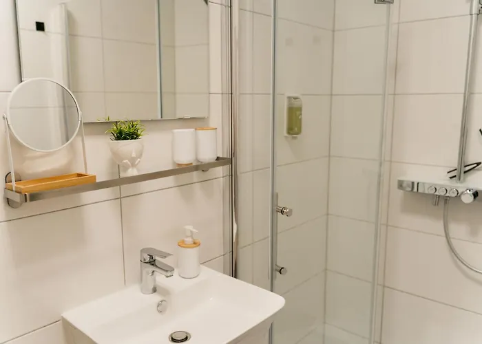 Oase Am Park Mit Terrasse- Zentral Und Ruhig-24-7 Self Check-in, Edeka Und Baecker Nebenan Apartment